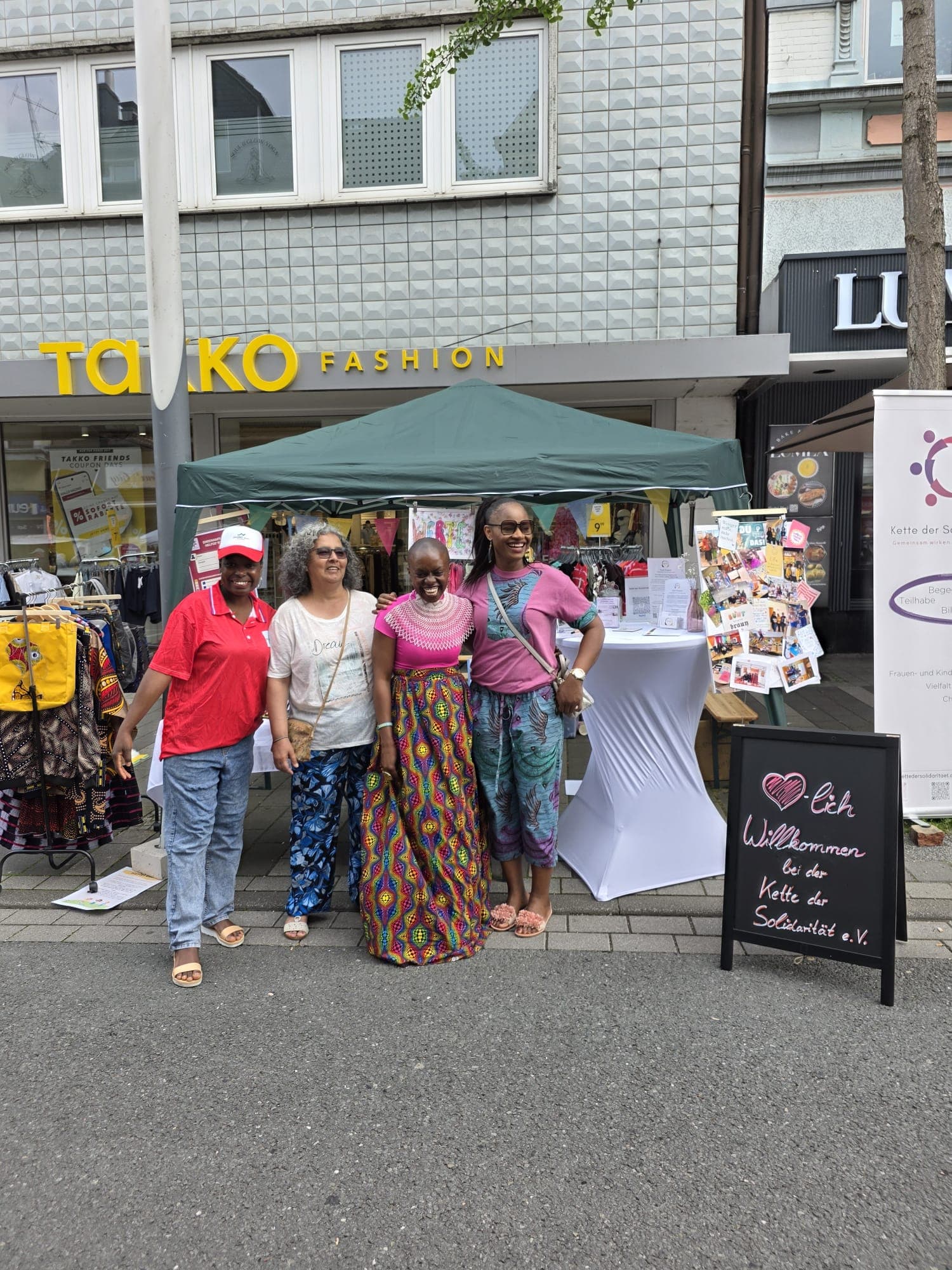 Team der Kette der Solidarität e.V. an ihrem Willkommens-Stand beim Bürgerfest in Gevelsberg